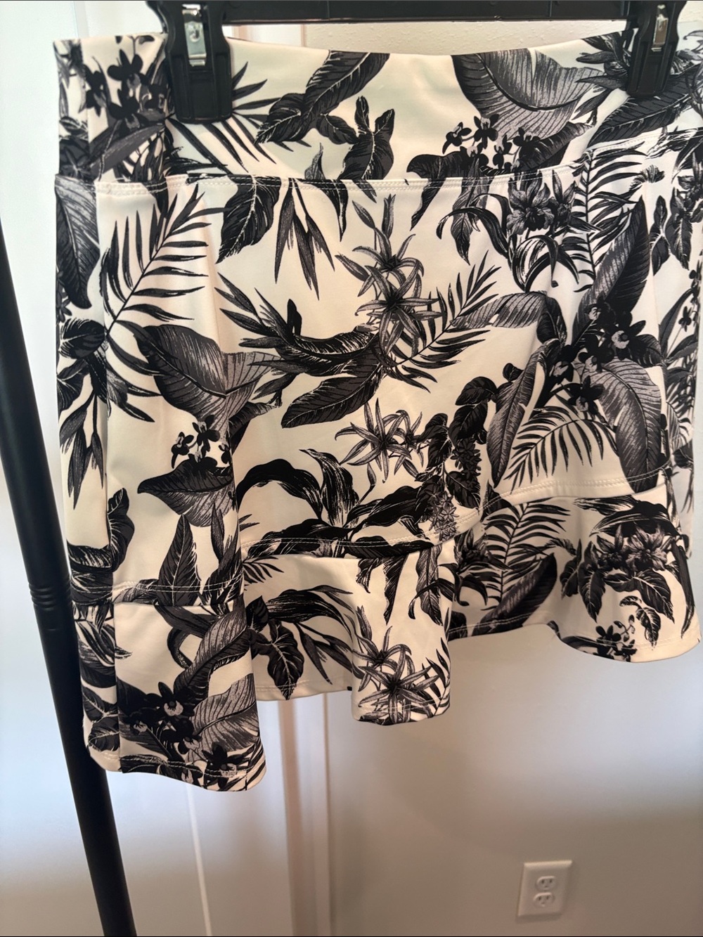 Tommy Bahama Women’s Black & White Tropical Print Skirt